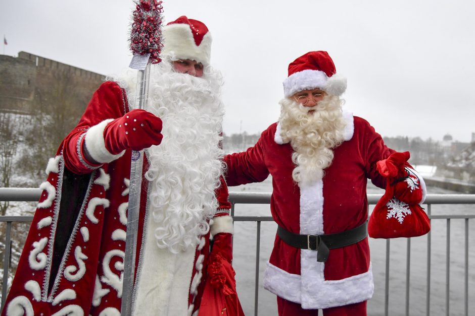 Estijos ir Rusijos pasienyje susitiko Santa Klausas ir Senis Šaltis