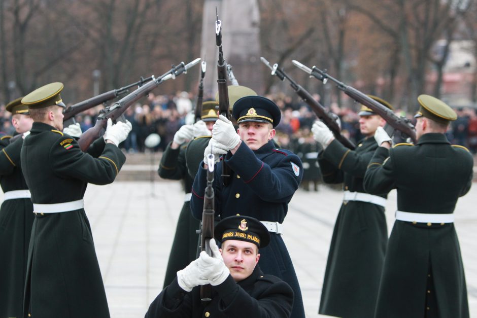 Švenčiant atkurtos Lietuvos kariuomenės šimtmetį – karinis paradas Vilniuje