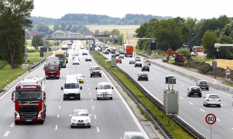 Vokietijoje automobilių keliai taps mokami