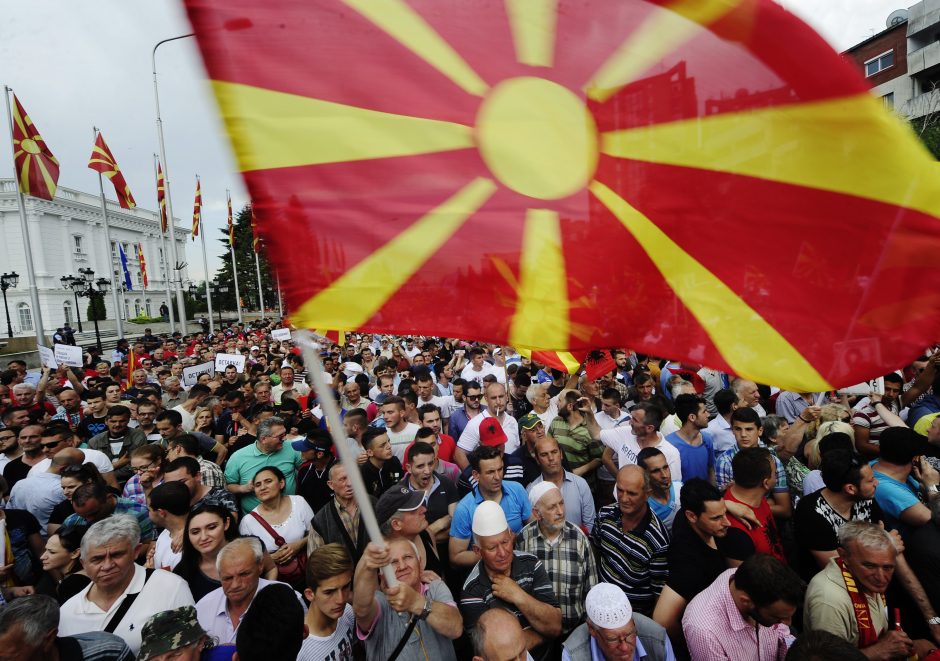 Naujas pavadinimas, senos bėdos: Šiaurės Makedonija renka naują prezidentą
