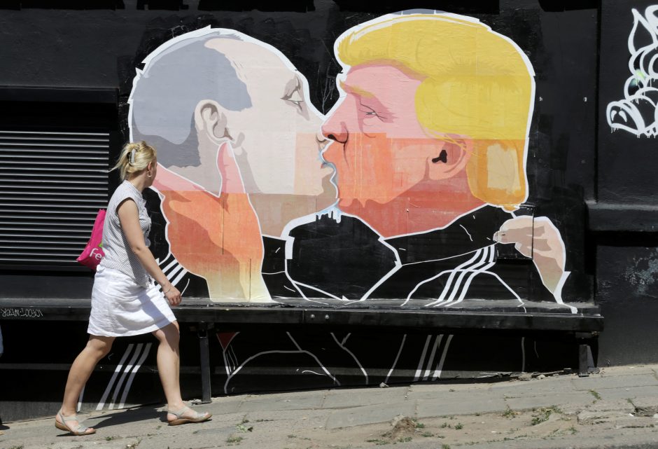 Kas verčia D. Trumpą užstoti Rusiją ir niekinti JAV idealus?