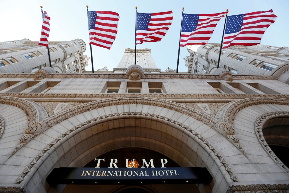 Vašingtone prie D. Trumpo viešbučio bandė susideginti vyras