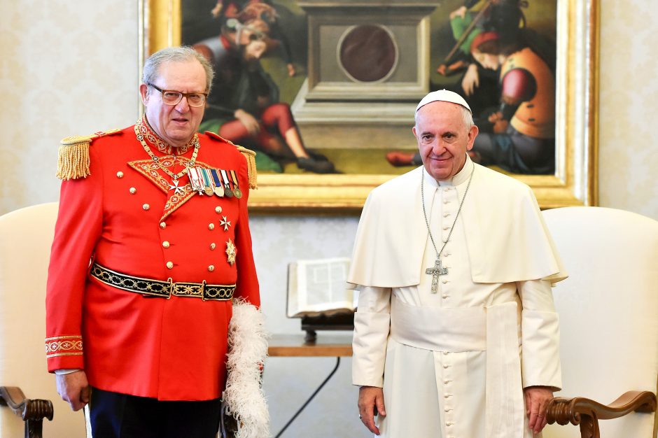 Maltos vadovas atsistatydino popiežiaus prašymu