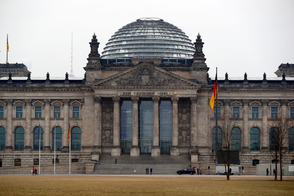 Rusijai – Vokietijos kritika dėl planų pastatyti Reichstago kopiją jaunimui