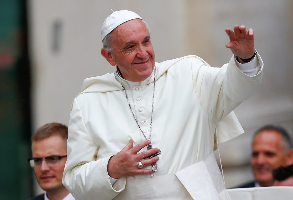Popiežius: mirtininkai sprogdintojai nėra kankiniai