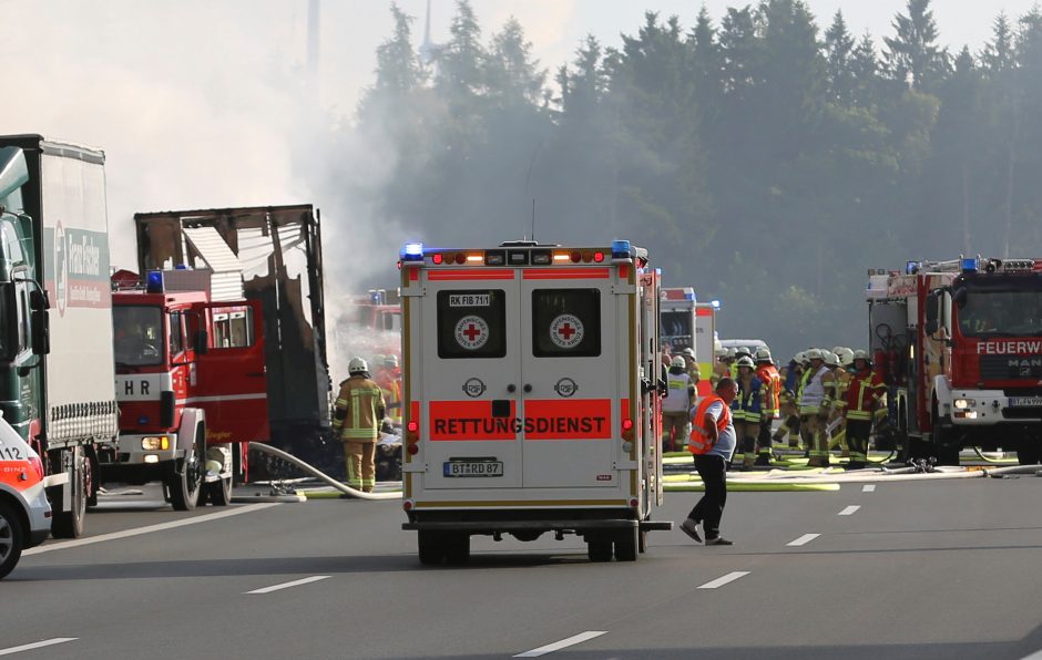 Vokietijoje susidūrus dviem autobusams sužeisti 40 žmonių
