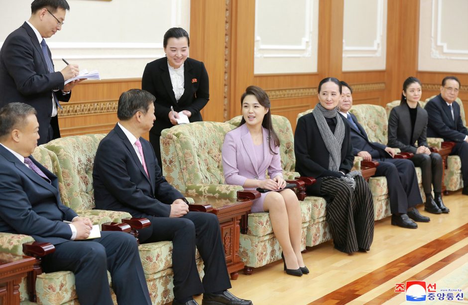 Šiaurės Korėjos lyderio žmonai – pirmosios ponios titulas
