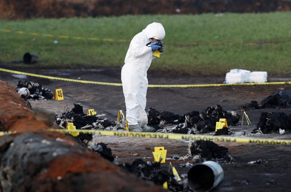 Meksikoje per pažeisto naftotiekio sprogimą žuvo mažiausiai 66 žmonės