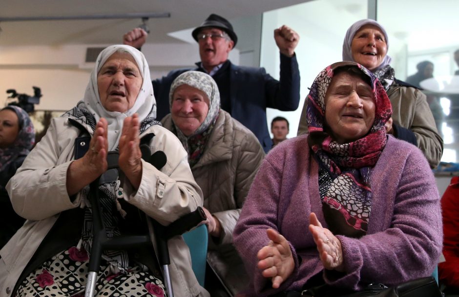 Buvusiam Bosnijos serbų lyderiui – kalėjimo iki gyvos galvos bausmė