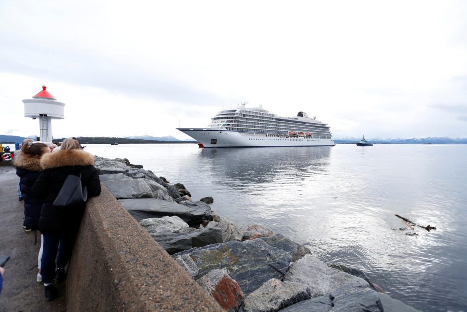 Sugedęs Norvegijos kruizinis laivas pasiekė uostą