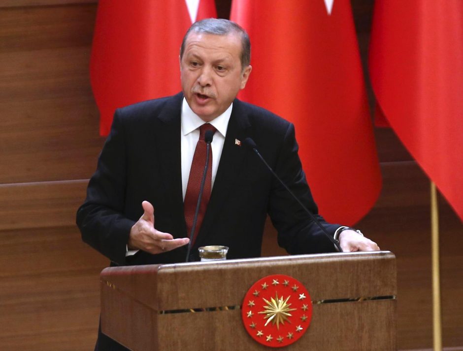 Turkijos prezidentas grasina siųsti pabėgėlius į ES