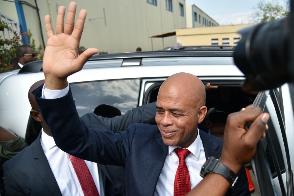 Haičio prezidentas pasitraukė iš posto dar neišrinkus jo įpėdinio