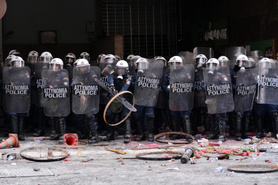 Protestuojantys graikų ūkininkai susirėmė su policija