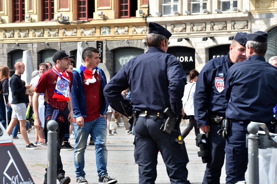 Trys rusų sirgaliai bus teisiami dėl smurto per futbolo čempionatą