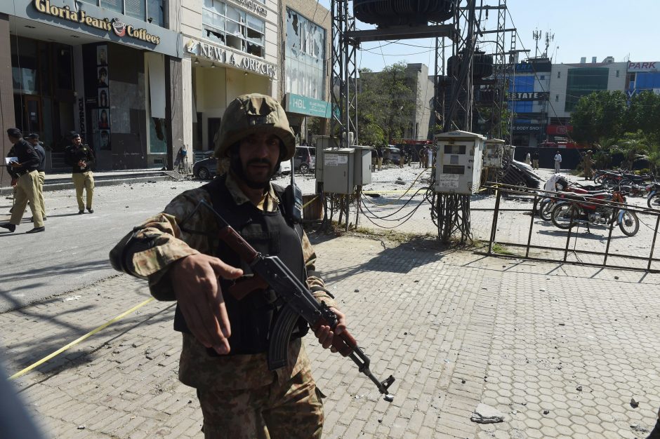 Per išpuolį prabangiame Pakistano rajone žuvo mažiausiai aštuoni žmonės