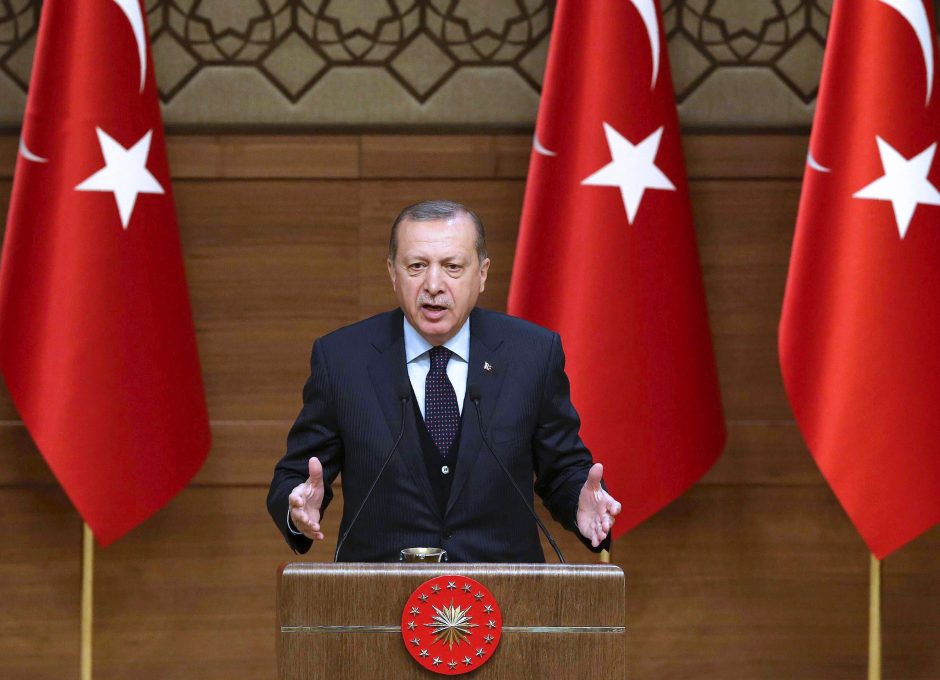 R. T. Erdoganas gąsdina: tuoj joks europietis negalės saugiai žengti į gatvę