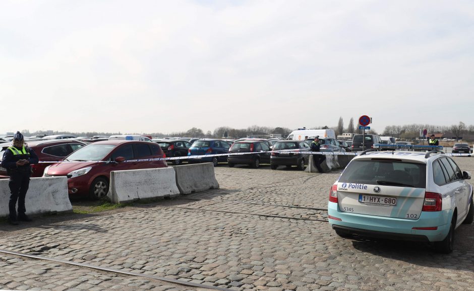 Belgijoje sulaikytas vyras, bandęs automobiliu rėžtis į minią