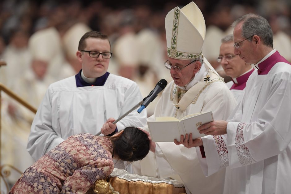Popiežius pasmerkė orumą „nukryžiuojančią“ korupciją