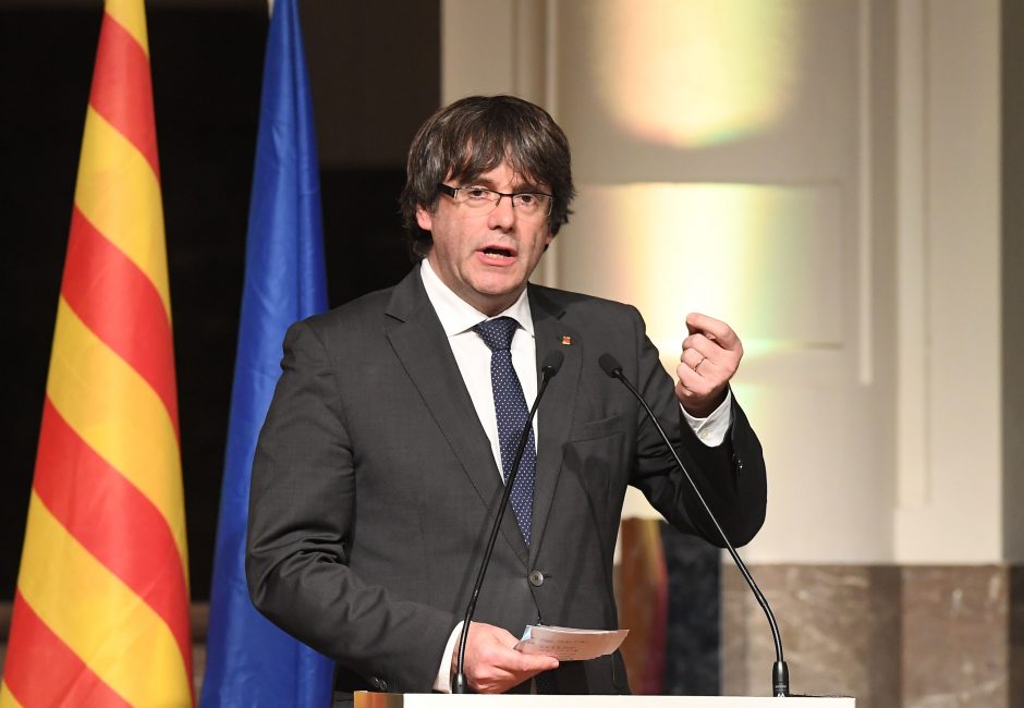 C. Puigdemont'as smerkia ES už pagalbą Ispanijos premjerui