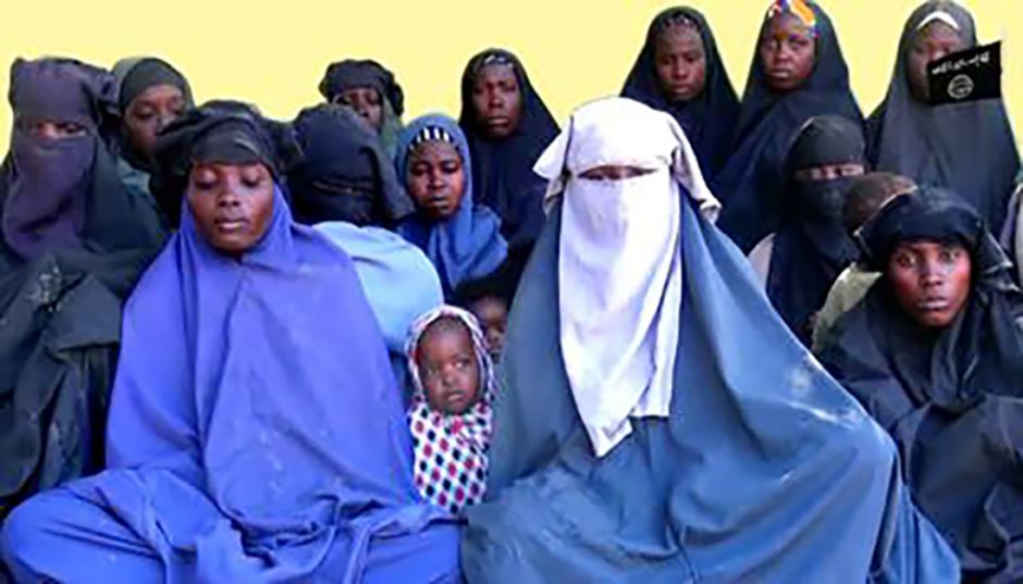 Nigerijoje po „Boko Haram“ išpuolio tebeieškoma daugiau nei 100 mergaičių