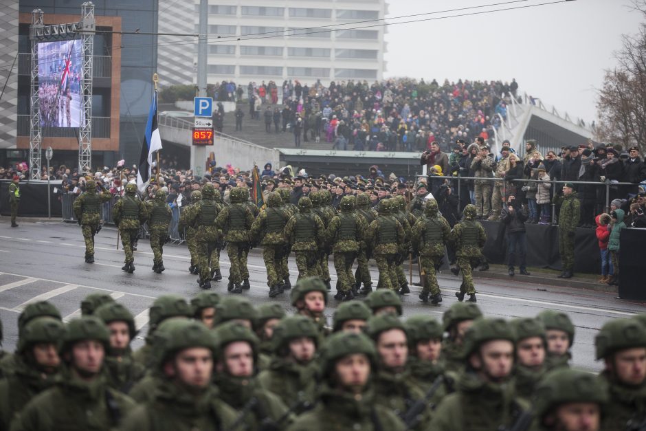 Beveik 2 tūkst. karių žygiavo šimtmetį mininčios kariuomenės parade
