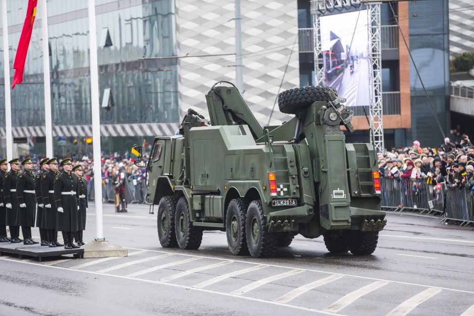 Beveik 2 tūkst. karių žygiavo šimtmetį mininčios kariuomenės parade