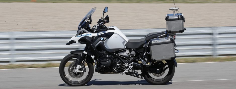 „BMW Motorrad“ pademonstravo autonominį motociklą