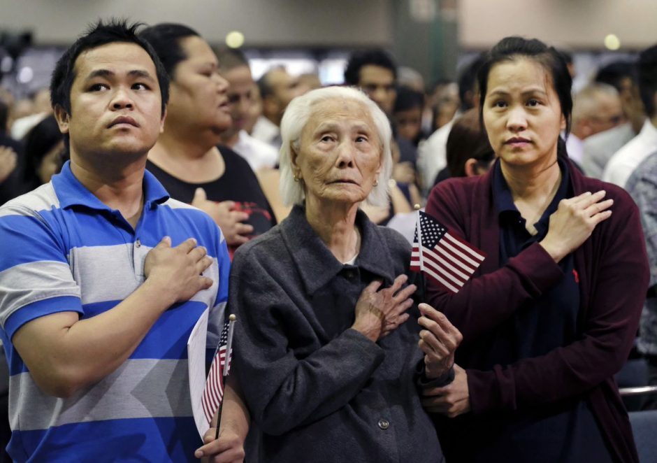 103 metų kambodžietė tapo JAV piliete