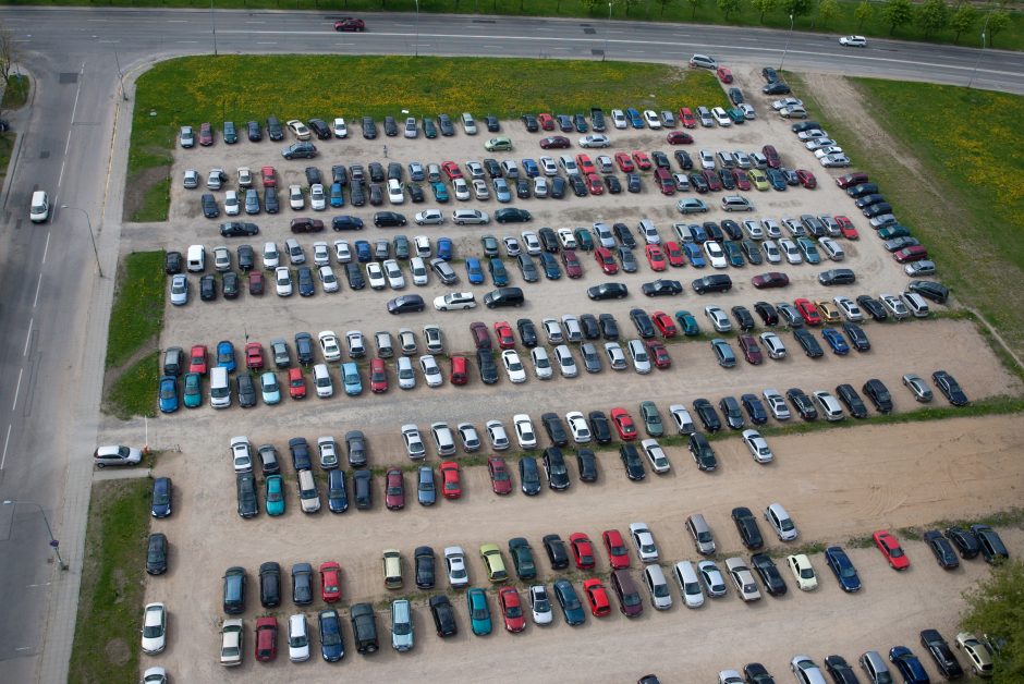 Paskola automobiliui: lietuviai renkasi 10 metų pilką „dyzelį“