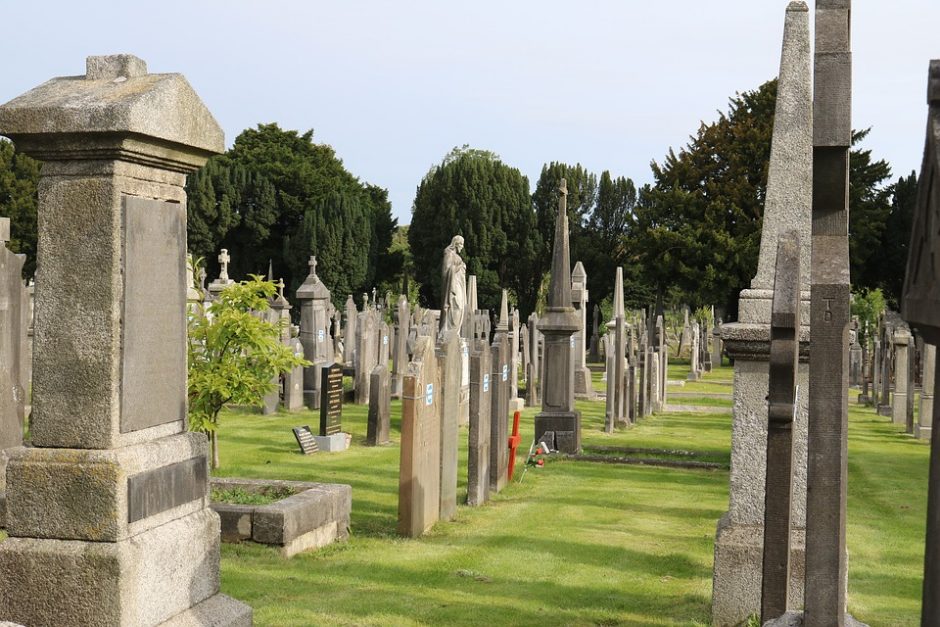 Skirtingose šalyse laidotuvių tradicijos nesikeičia, bet kaina auga 