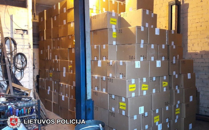 Kalvarijos savivaldybėje sulaikyta 250 tūkst. pakelių kontrabandinių cigarečių
