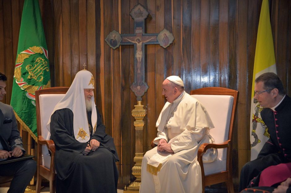 Popiežius Pranciškus ir patriarchas Kirilas pradėjo istorinį susitikimą