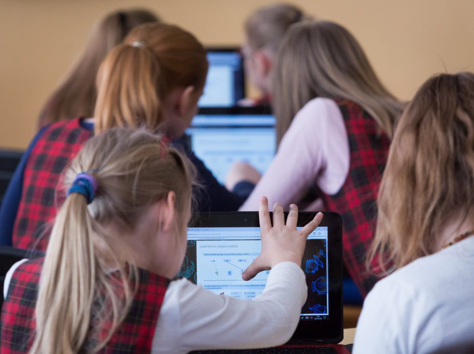 Informatikos pradės mokytis dar 90 Lietuvos mokyklų pradinukai