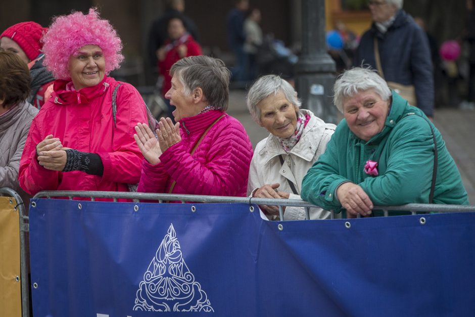 Dešimtims kauniečių moterų – rožinio kaspino parama
