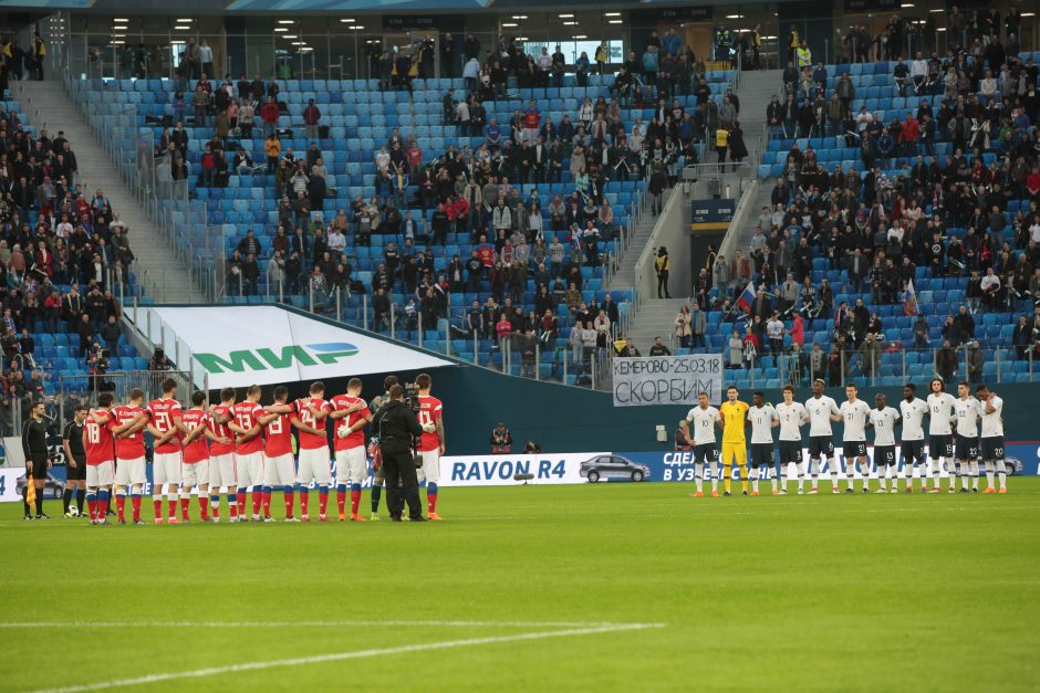 Rusijos futbolo asociacijai – bauda už sirgalių rasistinius šūkius