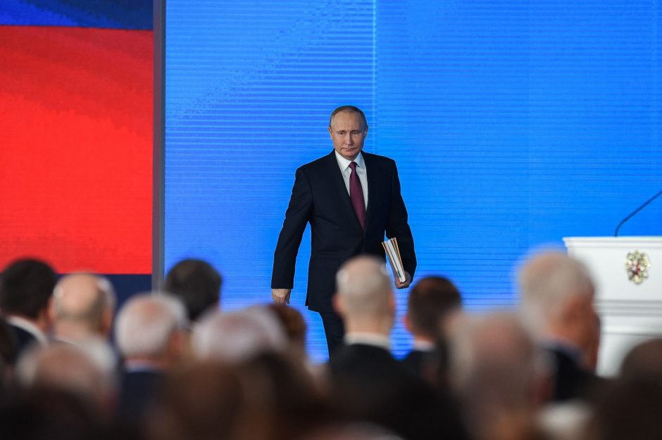V. Putinas ketina mažinti karines išlaidas