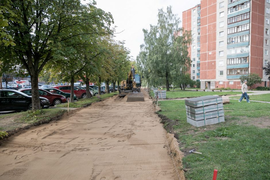 Karoliniškėse tiesiamas naujas dviračių ir pėsčiųjų takas