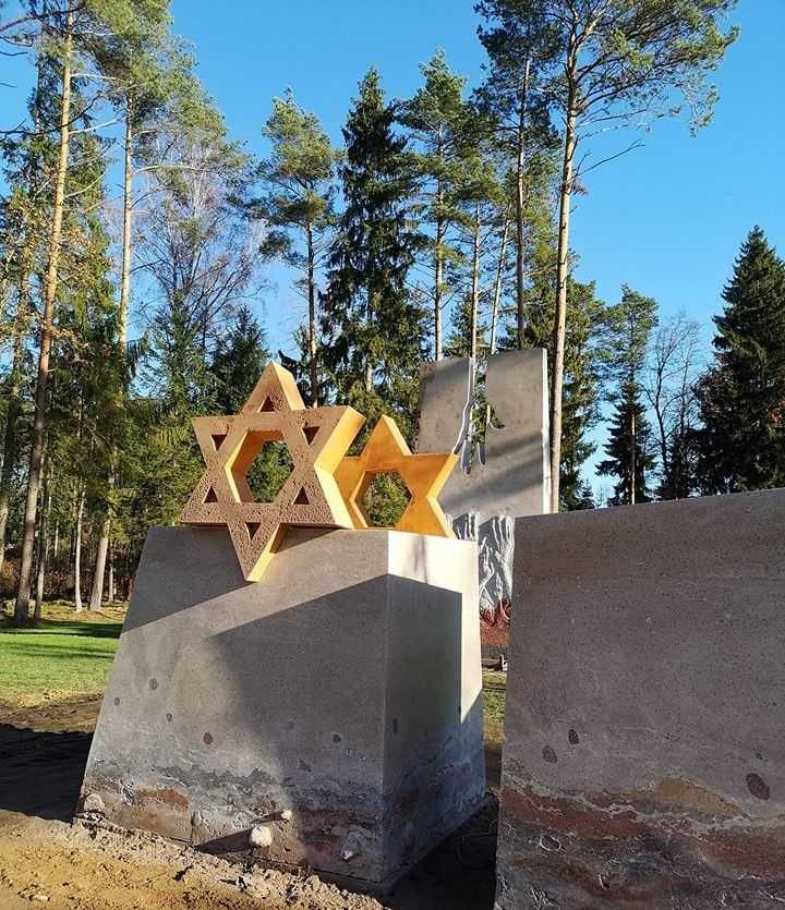Vandžiogaloje pastatytas memorialas nužudytiems žydams