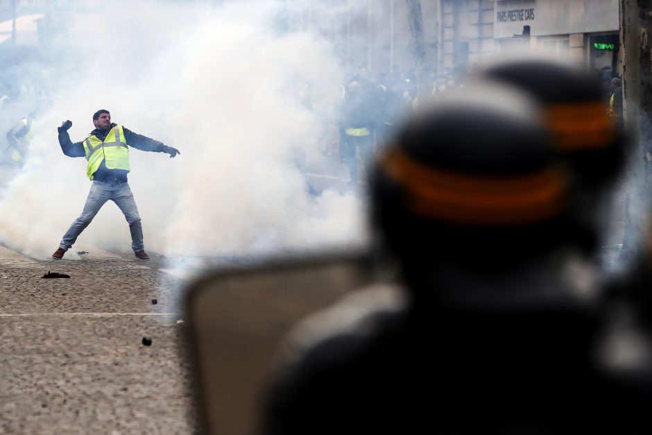 Per neramumus Paryžiuje nukentėjo mažiausiai 30 žmonių