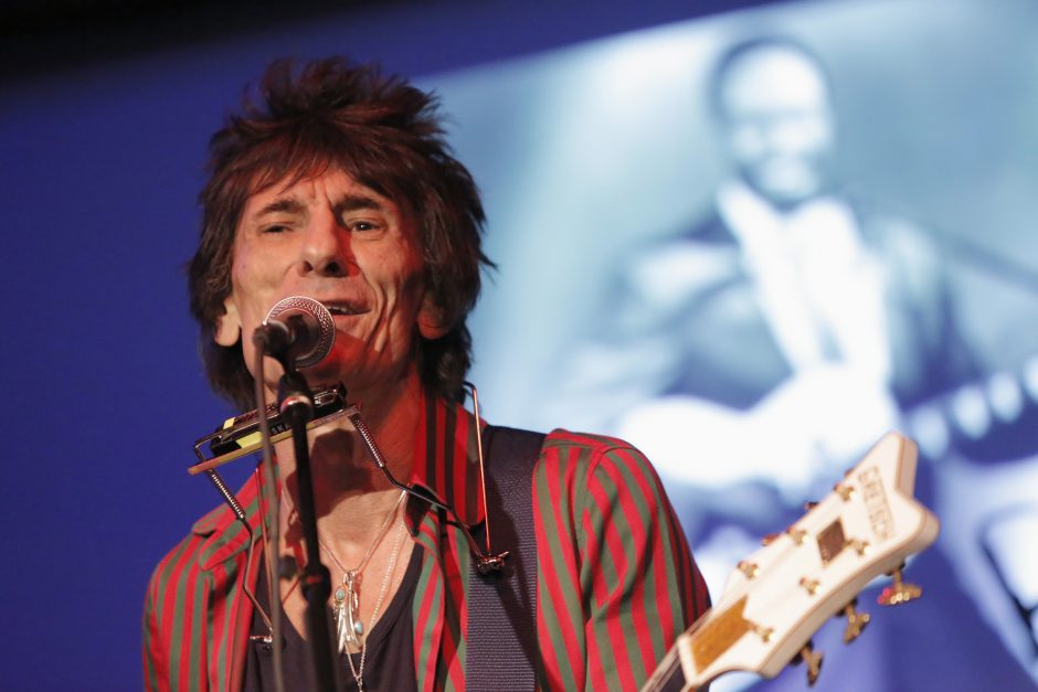 „The Rolling Stones“ gitaristas R. Woodas susilaukė dvynių