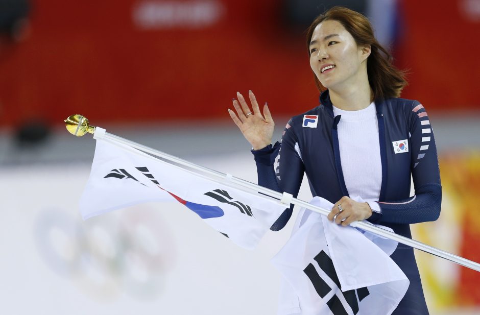 Pietų Korėjos sportininkė iškovojo pirmąjį Sočio olimpinių žaidynių auksą savo šaliai