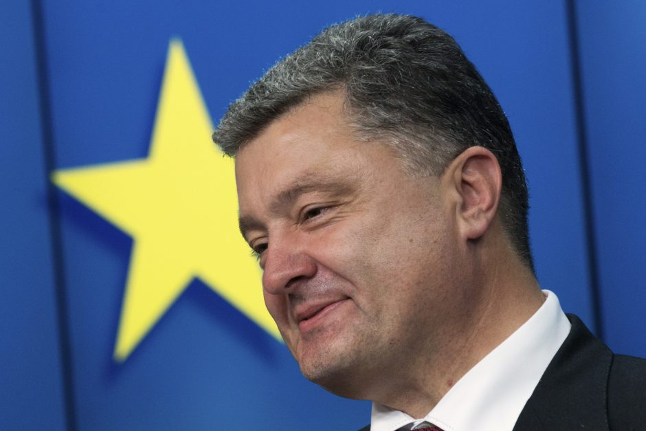 P. Porošenko tikisi 500 milijonų eurų tarptautinės paramos Donbasui atkurti