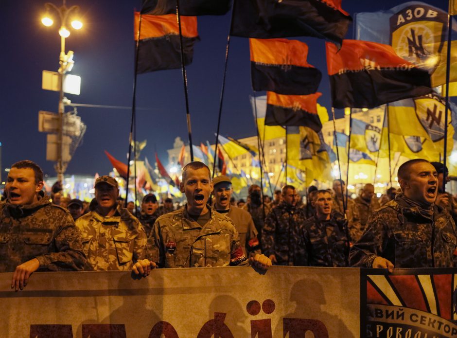 Ukrainoje „Pravyj sektor“ ir batalionas „Azov“ surengė eitynes
