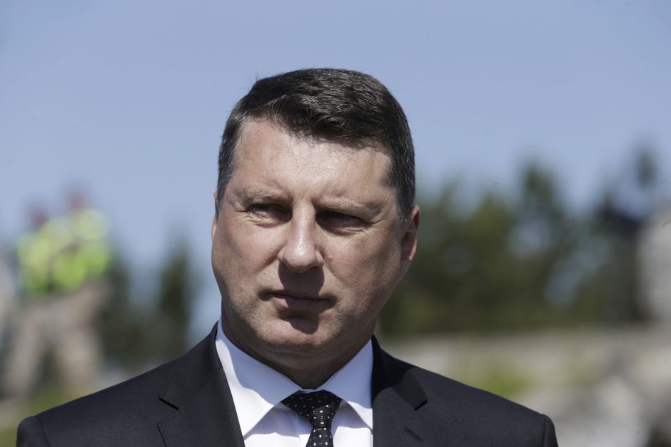Latvijos vadovas: finansų korupcijos skandalą reikia ištirti kuo greičiau