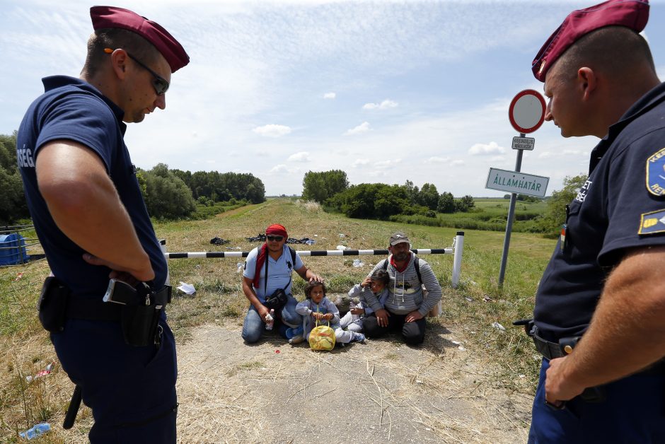 Vengrijoje policija ašarinėmis dujomis malšino neramumus pabėgėlių stovykloje