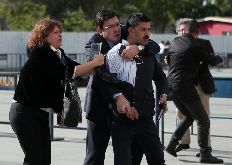 Turkijoje pasikėsinta nušauti žurnalistą C. Dundarą, užpuolikas sulaikytas