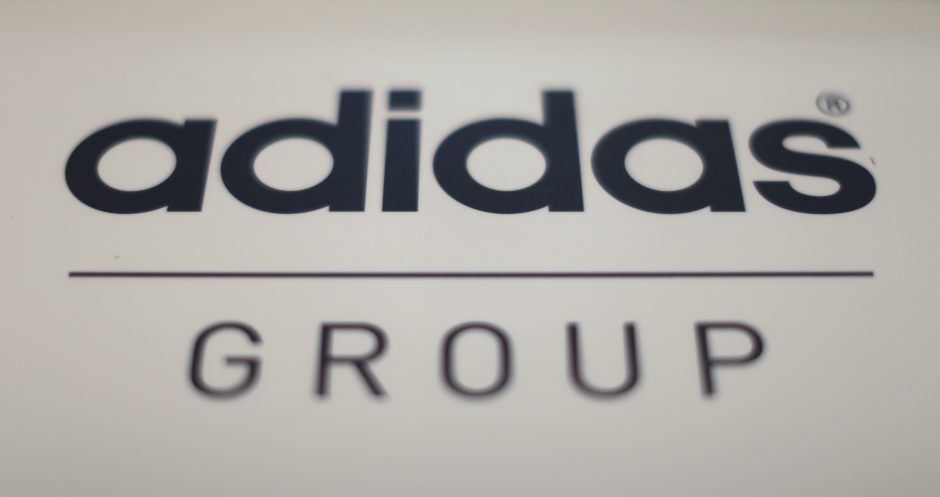 „Adidas“ nutraukė skandalų krečiamos IAAF rėmimo sutartį