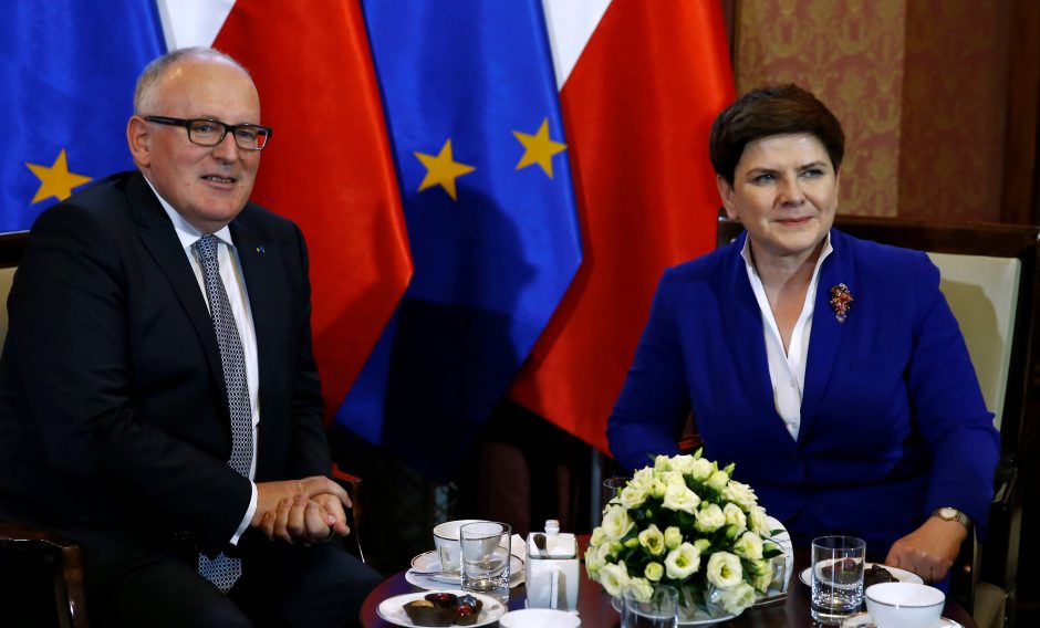 Europos Komisija šią savaitę Lenkijos dar nesvarstys