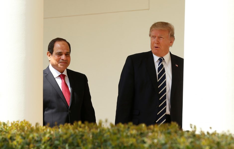 D. Trumpas Baltuosiuose rūmuose priėmė Egipto prezidentą 