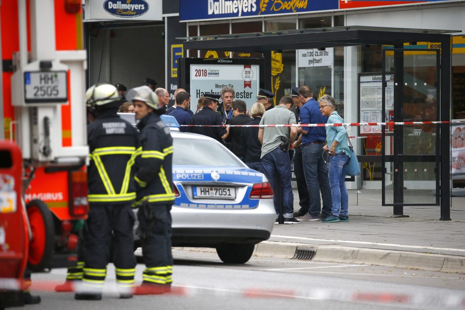 Hamburgo prekybos centre peiliu nudurtas žmogus, dar keli sužeisti